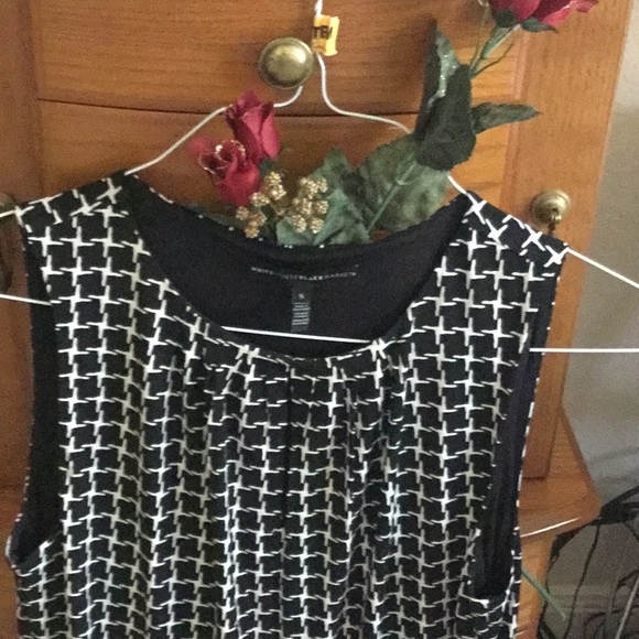 NEW peek-a-boo. top - Picture 3 of 4